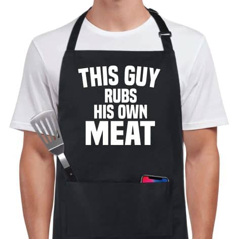 Funny BBQ apron made of 100% cotton with 2 pockets for the dad who loves grilling and rubbing his own meat. Perfect gift for Father’s Day, birthdays, or any barbecue occasion.