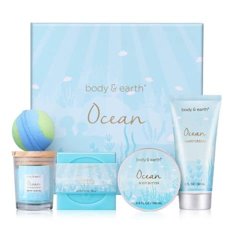 Ocean-scented bath gift set for women, includes candle, body butter, hand cream, bath bar, and bomb. Perfect for Christmas.