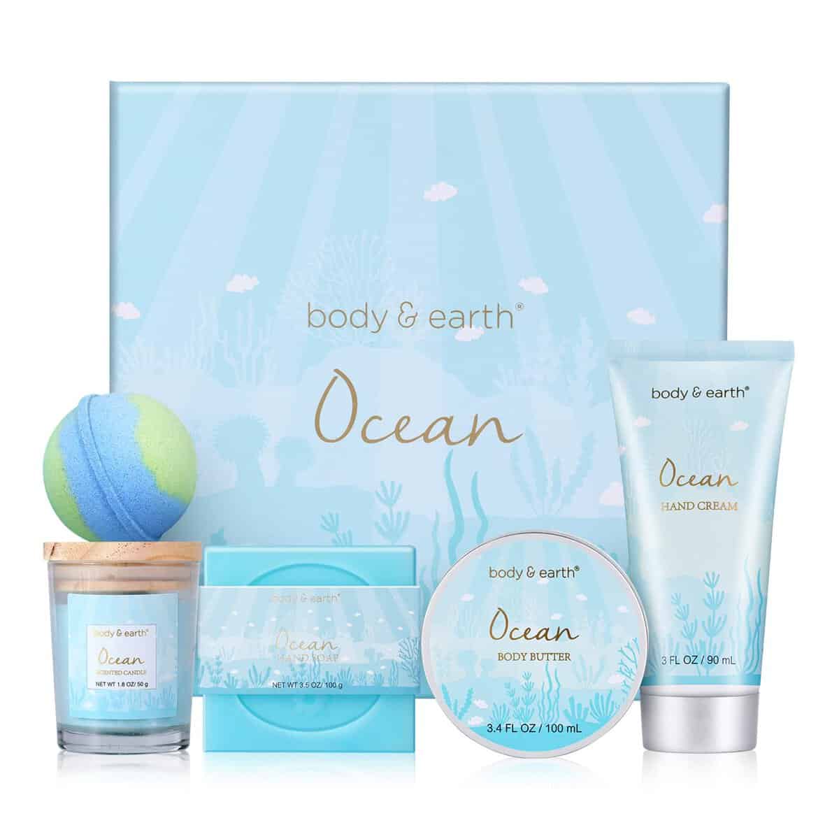 BODY & EARTH Gifts for Women, Bath Set with Ocean Scented Spa Gifts for Her, Includes Scented Candle, Body Butter, Hand Cream, Bath Bar and Bomb, 5 Pcs Bath Gift Sets, Gifts Set for Women, Christmas Gifts