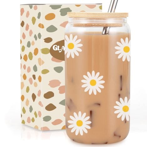 GSPY Daisy Glass Cups – Cute, fun iced coffee glasses with lids and straws – perfect gifts for coffee enthusiasts.