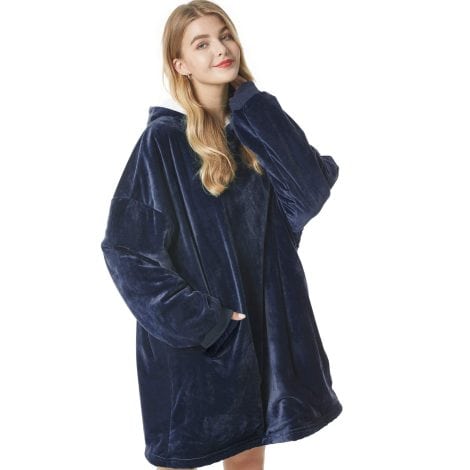 Felicigeely’s Cozy Blue Hoodie Blanket is a must-have for women, men, and moms, with pockets and sleeves!