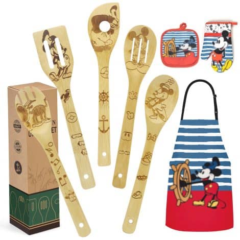 Christmas-themed cooking gift set for women – includes wooden spoons, bamboo utensils, cute apron, oven mitt, and potholder. Ideal for birthdays and Mother’s Day. Perfect kitchen presents!