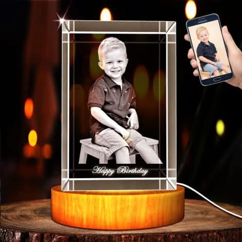 Customized 3D Holographic Crystal: Preserve special moments inside a crystal with personalized engraving. Perfect for special occasions.