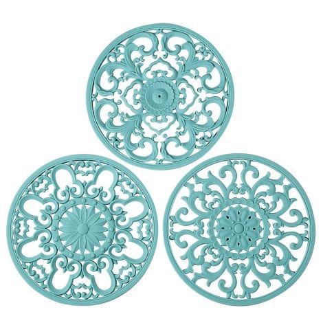 Introducing the colinda Set of 3 Turquoise Silicone Trivet Mats, the perfect hot dish and pot protector for your kitchen!