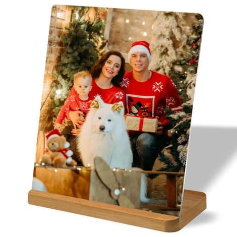 Create personalized metal photo prints and custom picture frames for a unique and heartfelt gift, perfect for family and loved ones.