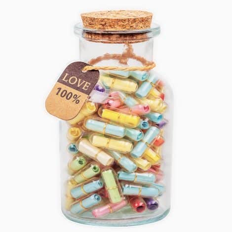 100 cute capsule letters in a bottle – thoughtful messages, love notes, and adorable surprises. Ideal gift for couples.