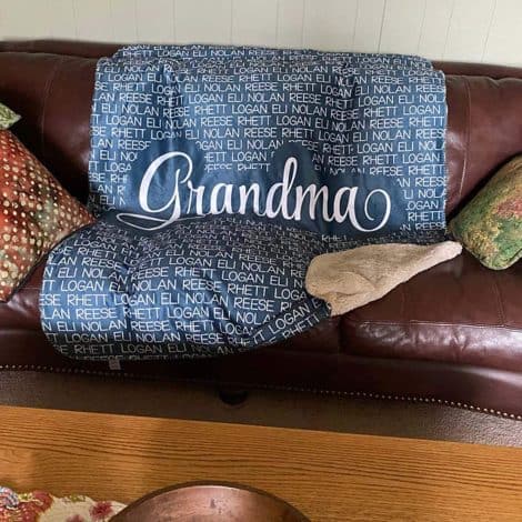 Top-rated Personalized Name Blanket for Babies and Adults – Perfect Custom Gift for Mom, Dad, and Grandma! Ideal for Birthdays, Christmas, and Mother’s Day!