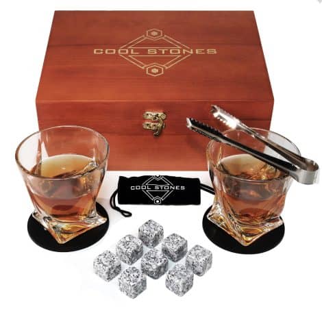 Classic-Wood-White-Rocks-Whiskey Set: Includes 2 glasses, whiskey stones, tongs, and a sleek wooden box. Perfect for gifting gentlemen.