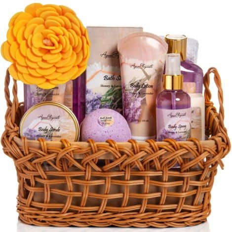 Luxury Aqua Elegante Spa Kit with Honey & Lavender – Including wash, lotion, bath salts, and more.