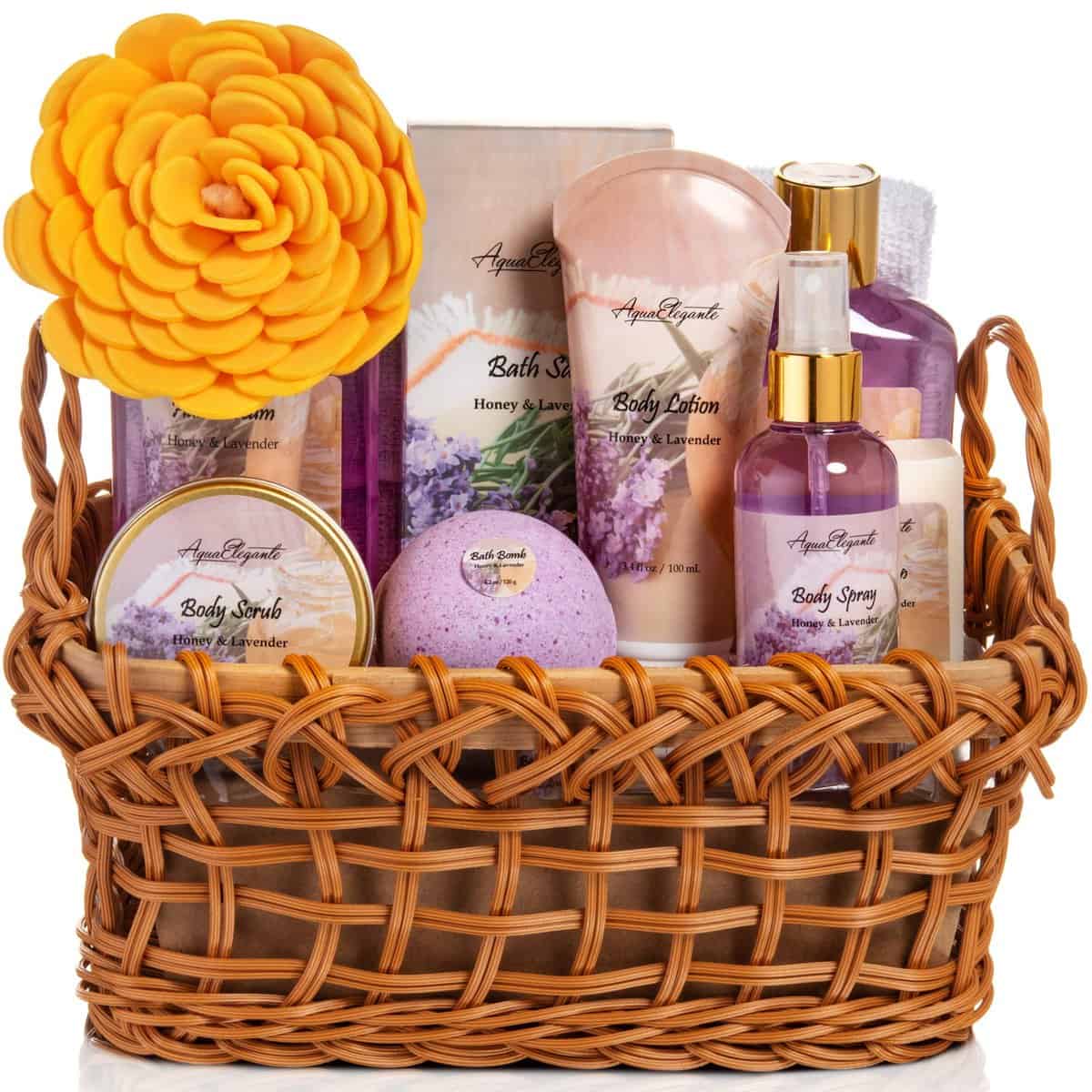 Aqua Elegante Spa Baskets For Women - Luxury Bath Set With Honey & Lavender - Spa Kit Includes Wash, Bubble Bath, Lotion, Bath Salts, Body Scrub, Body Spray, Shower Puff, Bathbombs, Soap and Towel