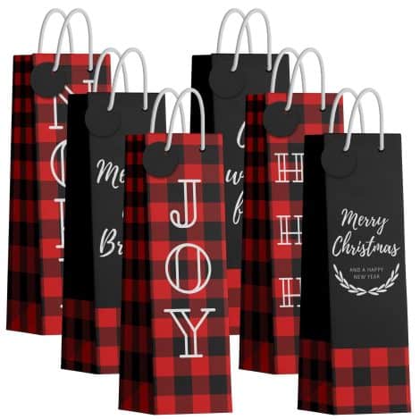 Festive drink bags for the holidays! Includes 6 bags with holiday designs, great for wine and spirits.