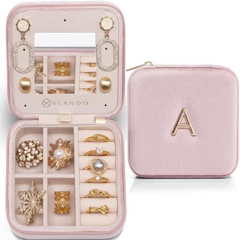 Vlando 2023 Christmas Gifts: A mini jewelry case for girls and women, perfect for travel, with a pink initial design.