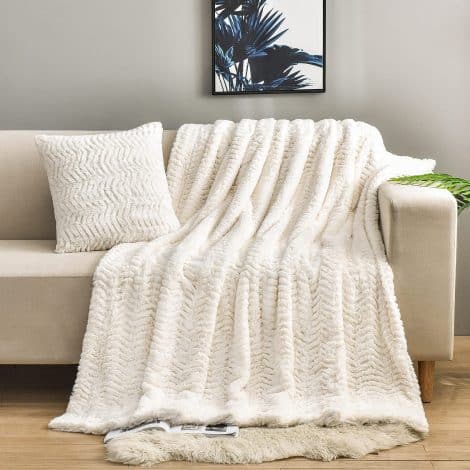 YUSOKI Luxury Faux Fur Throw Blanket – Ultra Soft, Plush, and Cozy for Couch, Bed, or Sofa (Ivory, 50″ x 63″)