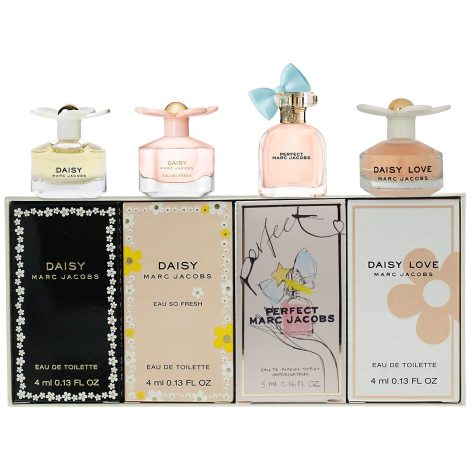 Marc Jacobs 4-Piece Women’s Mini Gift Set, 0.55 oz: +Cherish a delightful assortment of Marc Jacobs fragrances in this chic mini set.