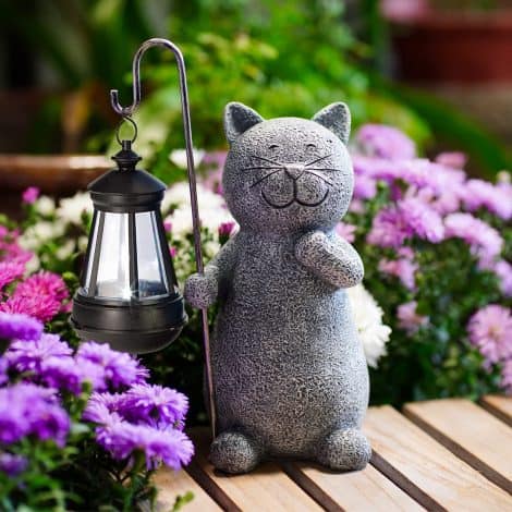 Solar Cat Statue with Lantern – Artistic Garden Decor for Patio, Balcony, Yard; Perfect Gift for Garden Lovers.