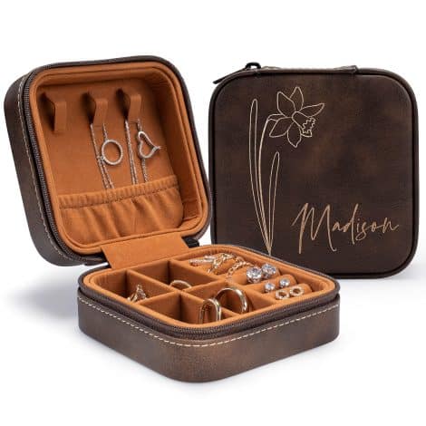 Personalized Leather Jewelry Box – Celebrate Mom’s Birthday with a Customized Travel Case for Jewelry.