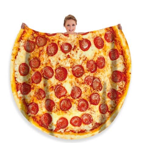 Introducing the Moonysweet Pizza Blanket – a fun and realistic oversized throw for teens and adults!