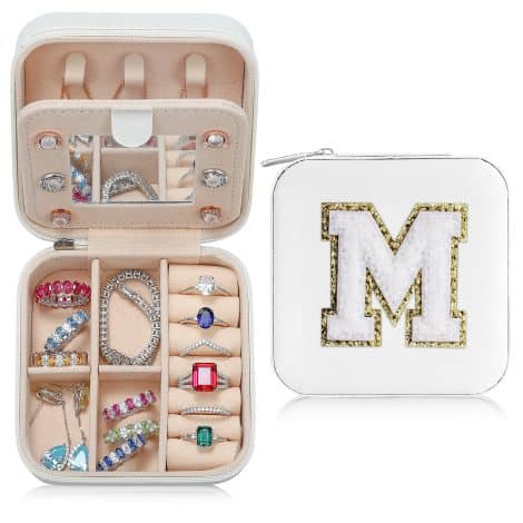 White Travel Jewelry Case for Women, the perfect gift for your female friends—a thoughtful way to show care.