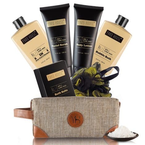 Luxurious Father’s Day gift set for men: Aromatherapy Spa Kit in a Toiletry Bag with Musk and Blonde Woods.